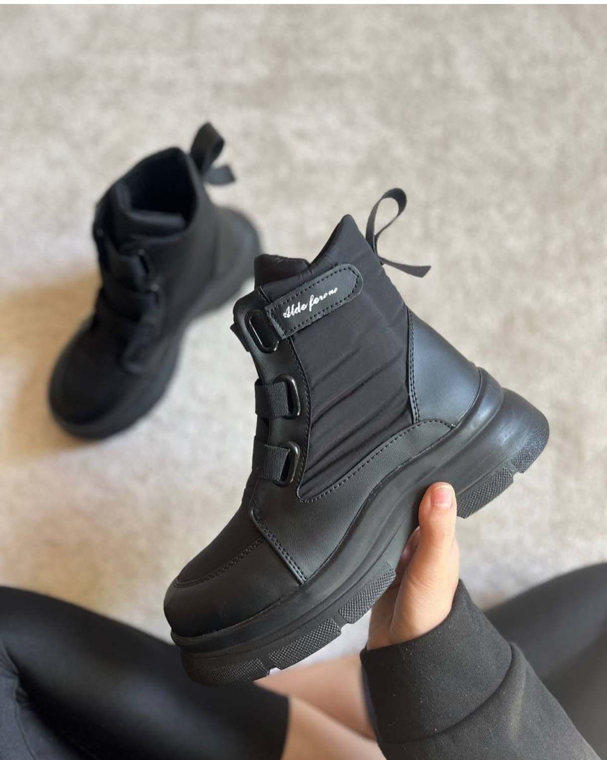 نیمبوت چسبی دخترانه ارسال رایگان تک رنگ مشکی